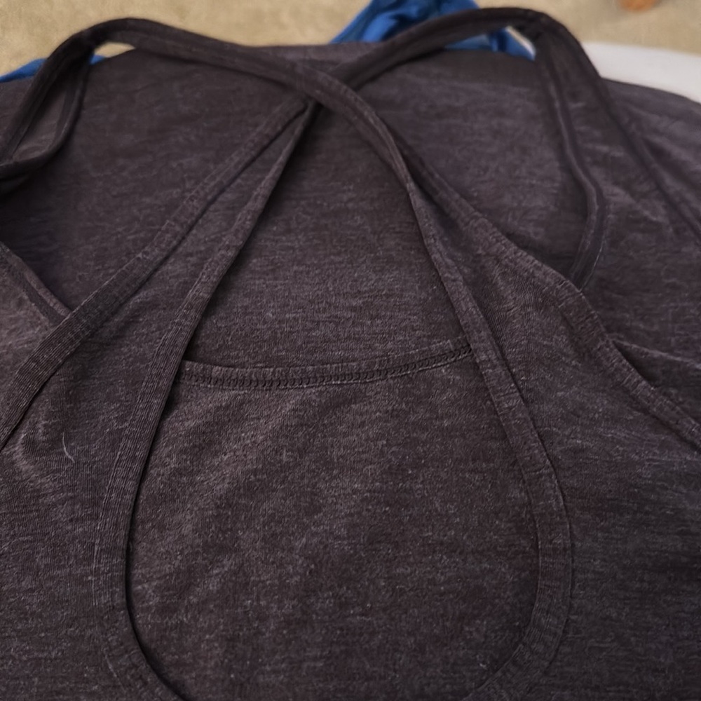 2 gap workout tanks bundle - Picture 3 of 3